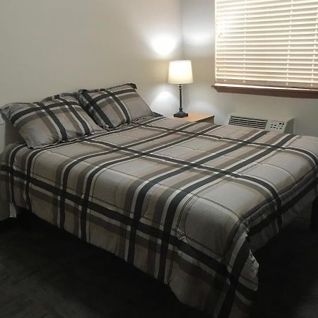 Prairie Suites Motel Уиллистон Экстерьер фото