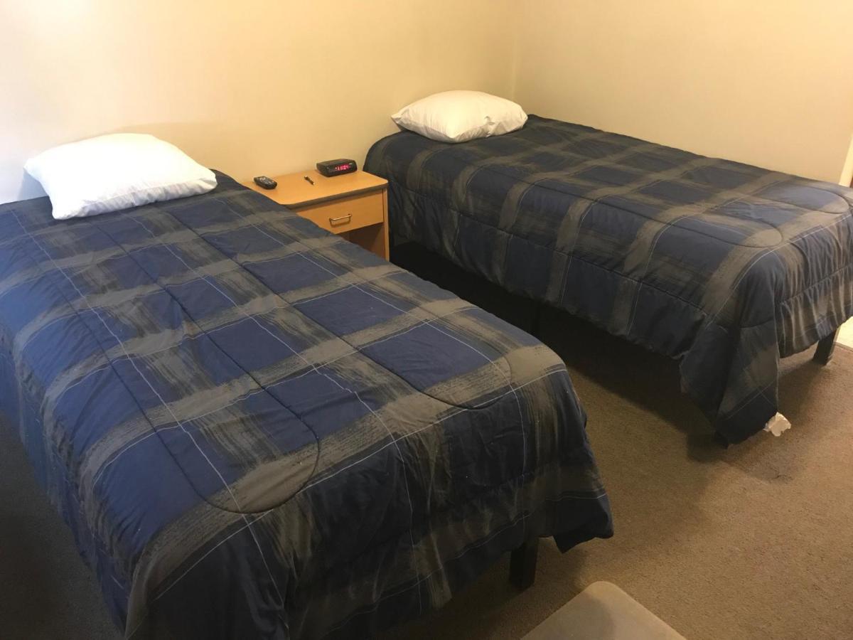 Prairie Suites Motel Уиллистон Экстерьер фото
