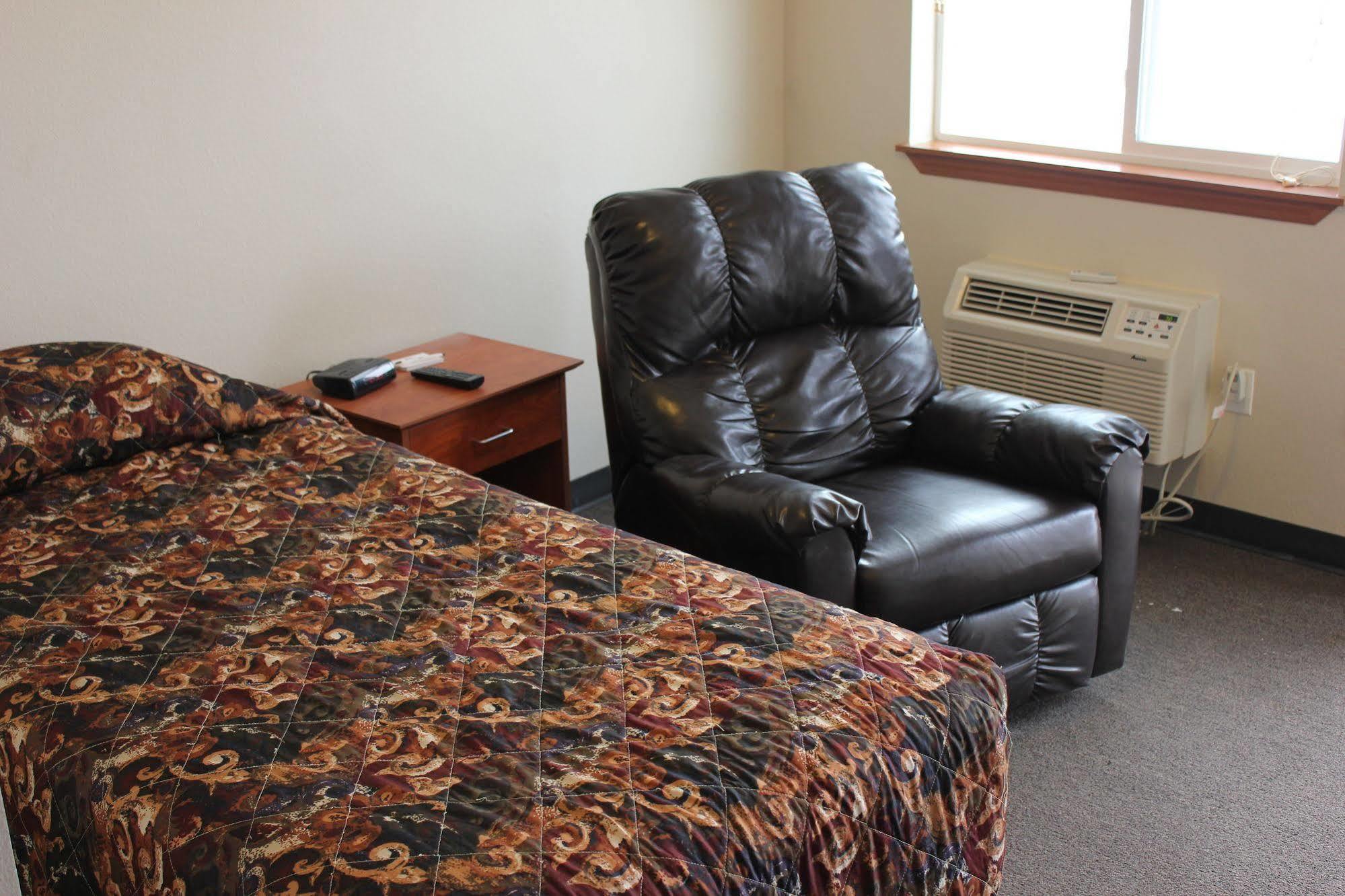 Prairie Suites Motel Уиллистон Экстерьер фото